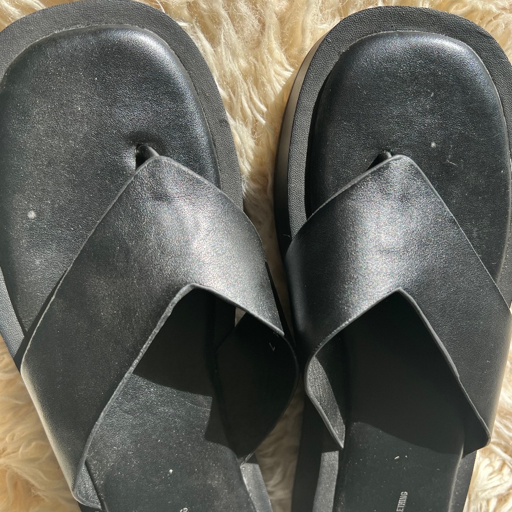 BNWOT platform flip flops